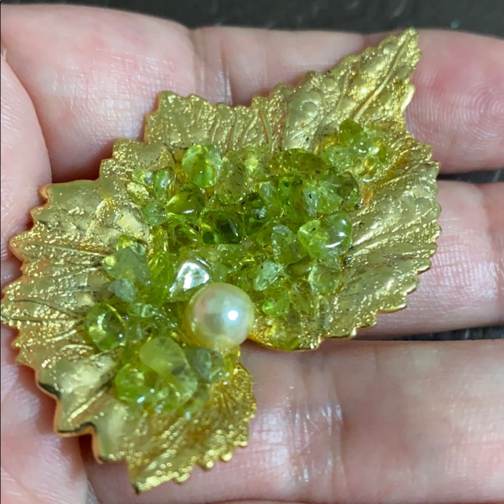 24k Gold Dipped Leaf Peridot Brooch - image 3